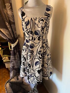 Vanessa Virginia Sleeveless Floral Fit-and-Flare Dress in Navy and White Size 4